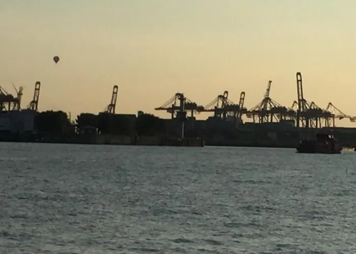 Harbour Art Flat